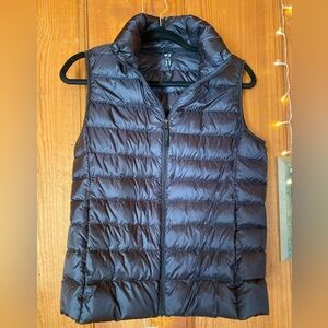 Uniqlo Black Puffer Vest